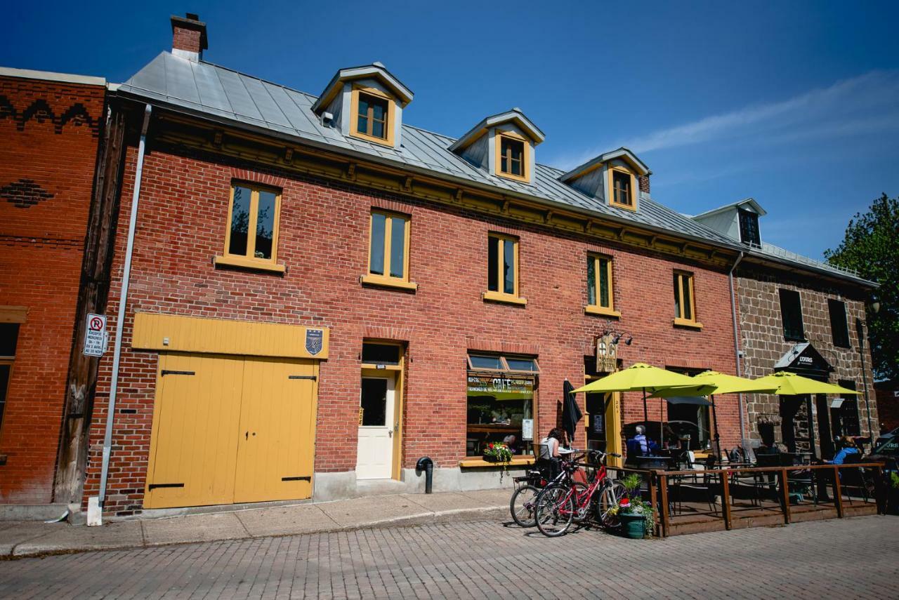 L'Auberge Du Qg La Prairie Exterior foto